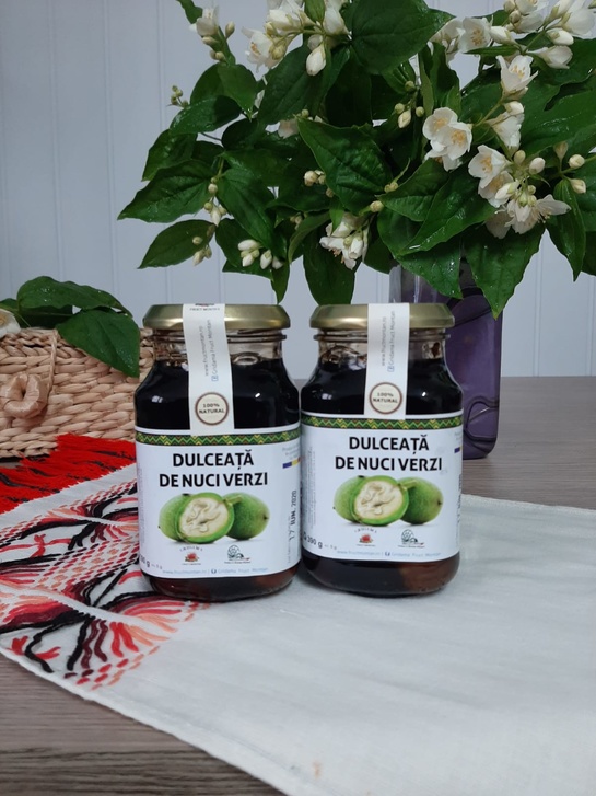 DULCEATA DE NUCI VERZI